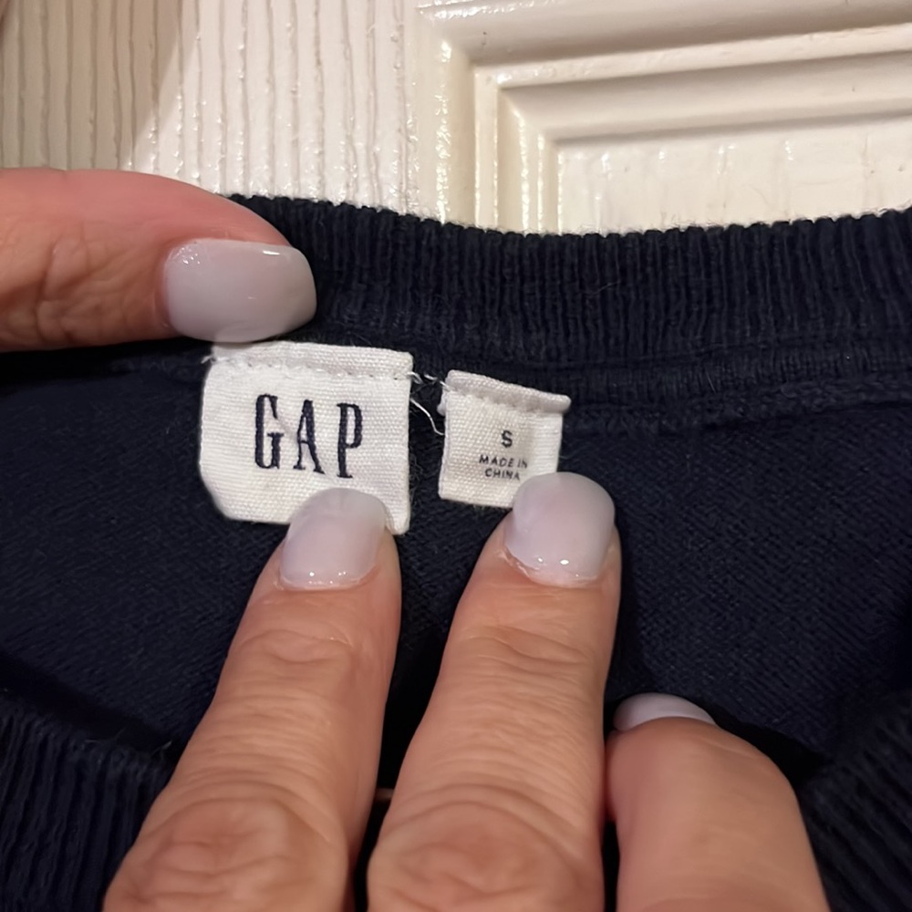 2 gap sweaters - Picture 4 of 10